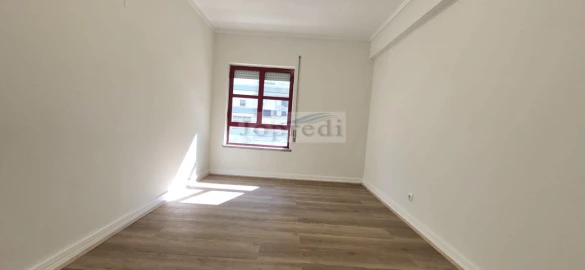 Apartamento T2 para Arrendamento em Benfica