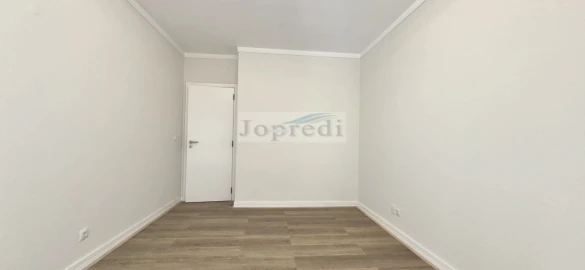 Apartamento T2 para Arrendamento em Benfica
