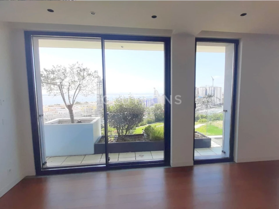 Apartamento T3 para Venda em Parque das Nações Foto 3