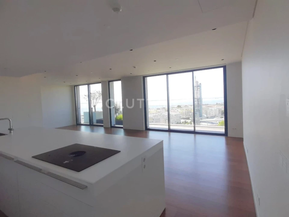 Apartamento T3 para Venda em Parque das Nações Foto 6