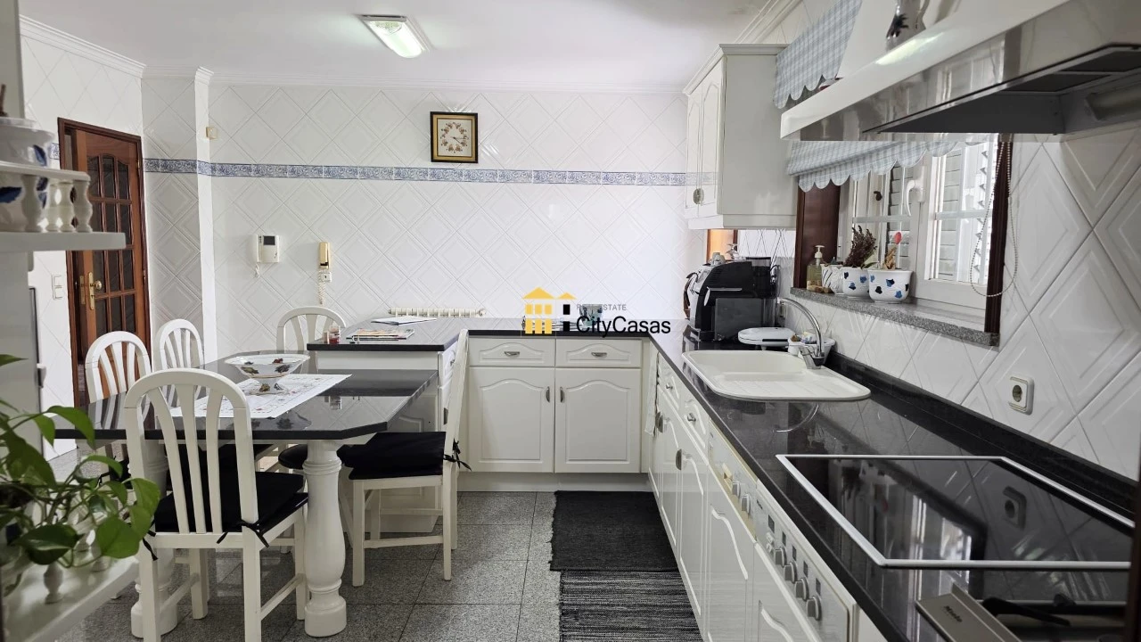 Moradia T4 para Venda em Serzedo e Perosinho Foto 16