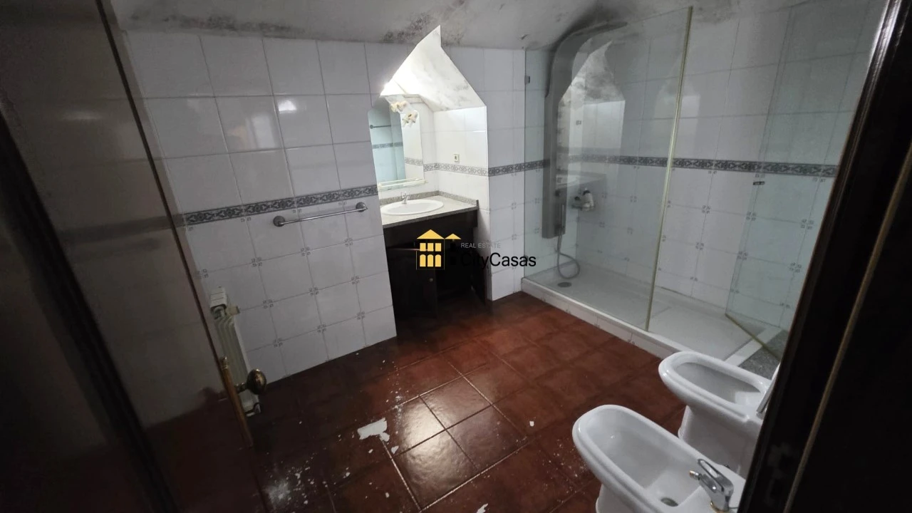 Moradia T4 para Venda em Serzedo e Perosinho Foto 32