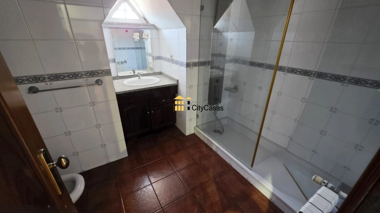 Moradia T4 para Venda em Serzedo e Perosinho Foto 35