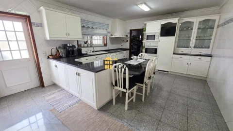 Moradia T4 para Venda em Serzedo e Perosinho