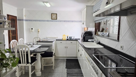 Moradia T4 para Venda em Serzedo e Perosinho