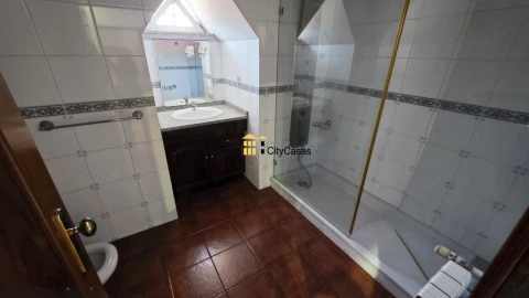 Moradia T4 para Venda em Serzedo e Perosinho