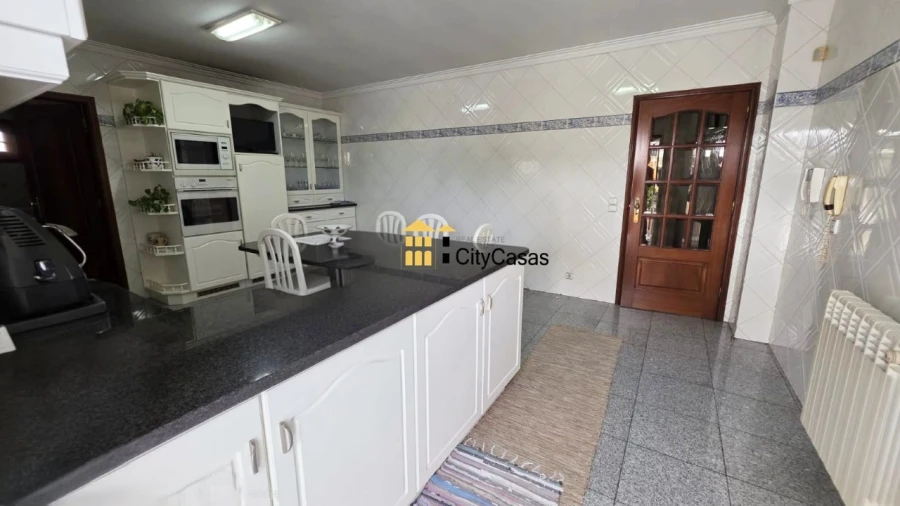 Moradia T4 para Venda em Serzedo e Perosinho Foto 12