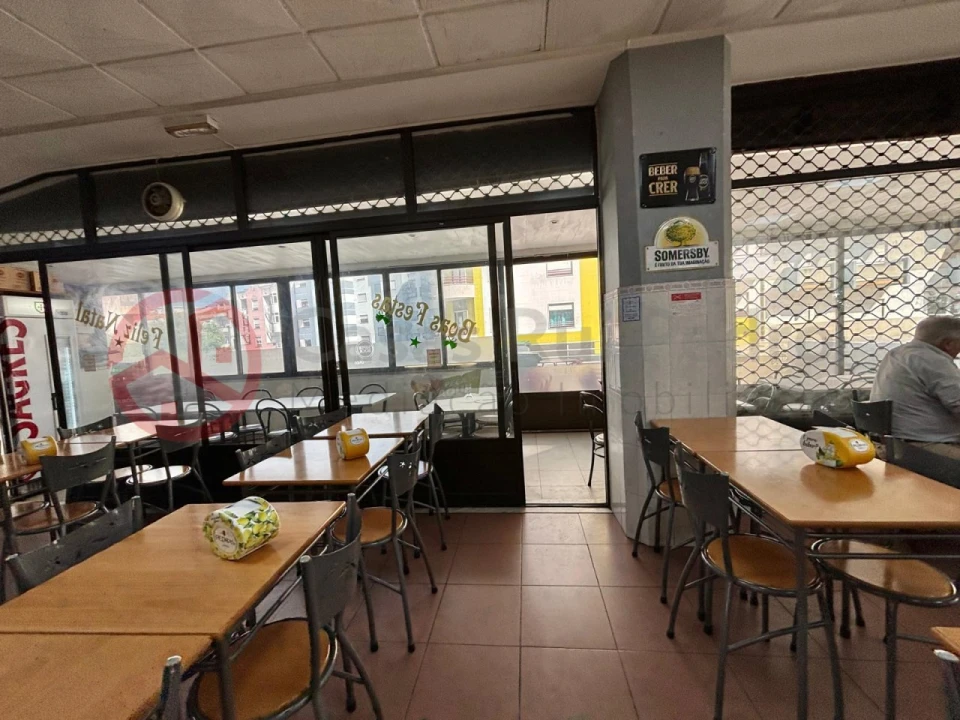 Negócio para Cedência de Quotas em Laranjeiro e Feijó Foto 4