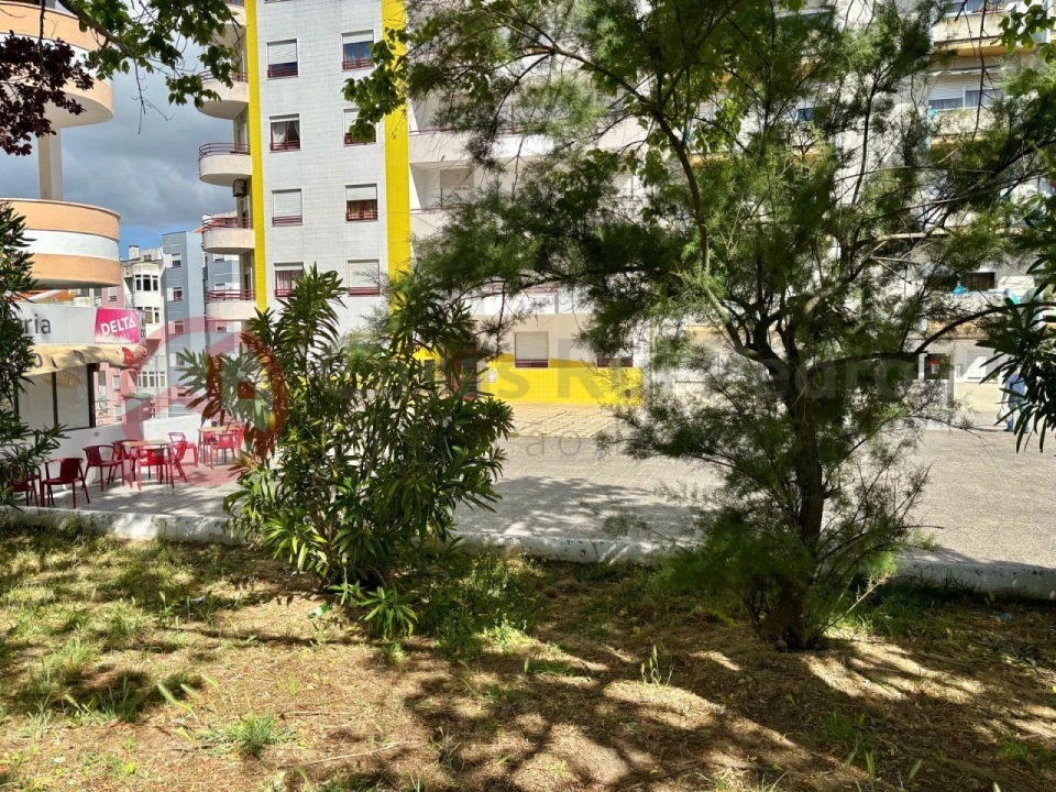 Negócio para Cedência de Quotas em Laranjeiro e Feijó Foto 15