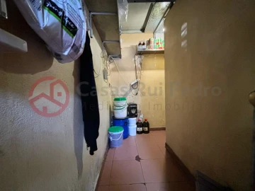 Negócio para Cedência de Quotas em Laranjeiro e Feijó