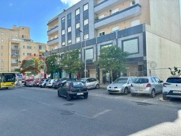 Negócio para Cedência de Quotas em Laranjeiro e Feijó