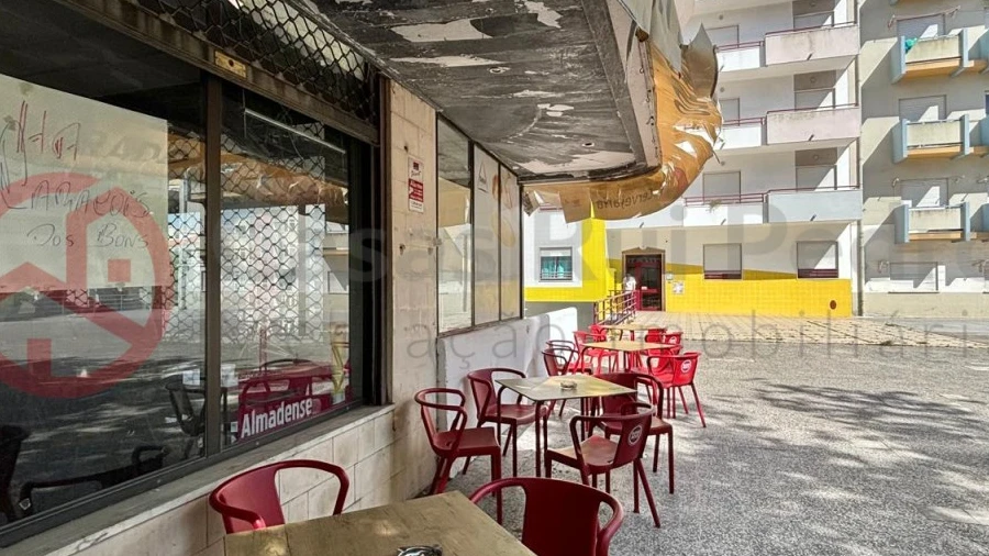 Negócio para Cedência de Quotas em Laranjeiro e Feijó