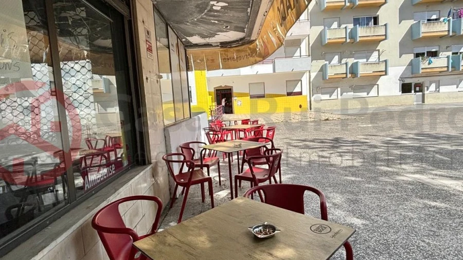 Negócio para Cedência de Quotas em Laranjeiro e Feijó