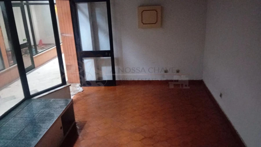 Loja para Venda em Almada, Cova da Piedade, Pragal e Cacilhas Foto 3