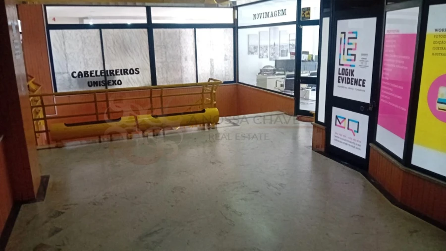 Loja para Venda em Almada, Cova da Piedade, Pragal e Cacilhas Foto 5