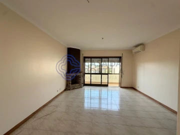 Apartamento T3 para Arrendamento em Gondomar (São Cosme), Valbom e Jovim