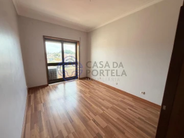 Apartamento T3 para Arrendamento em Gondomar (São Cosme), Valbom e Jovim