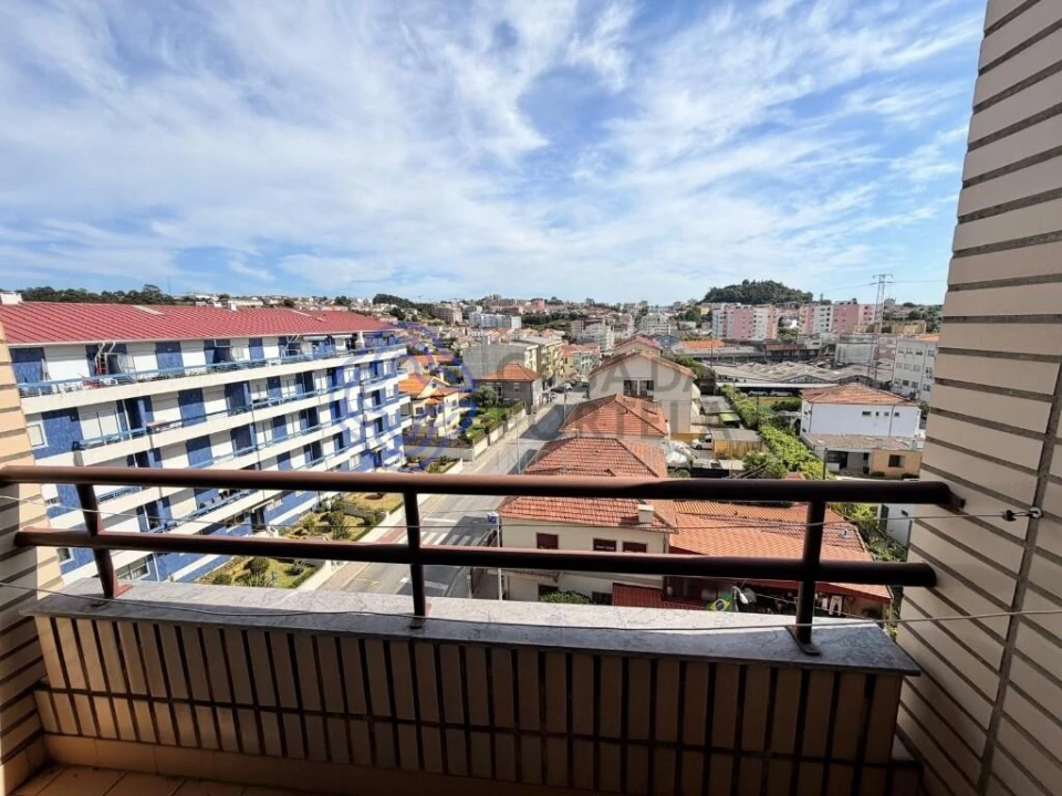 Apartamento T3 para Arrendamento em Gondomar (São Cosme), Valbom e Jovim Foto 23