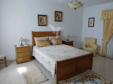 Moradia T5 para Venda em Alvalade