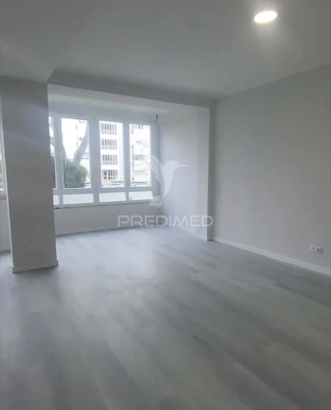 Apartamento T2 para Venda em Oeiras e São Julião da Barra, Paço de Arcos e Caxias