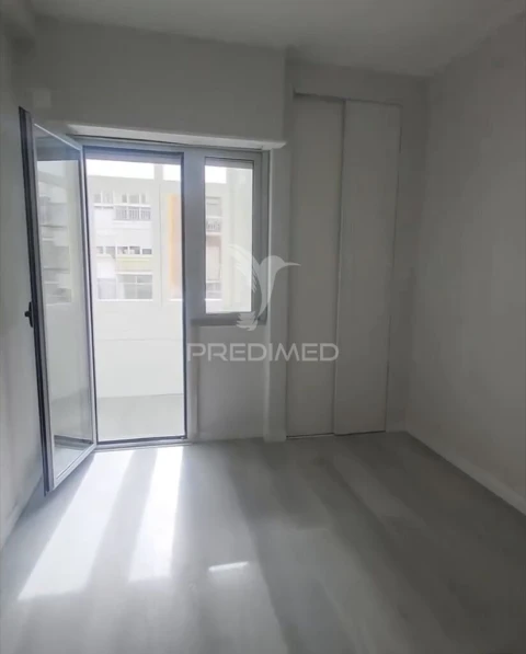 Apartamento T2 para Venda em Oeiras e São Julião da Barra, Paço de Arcos e Caxias