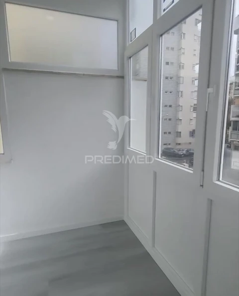 Apartamento T2 para Venda em Oeiras e São Julião da Barra, Paço de Arcos e Caxias