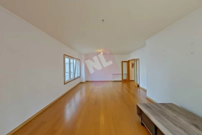 Apartamento T2 para Arrendamento em Benfica