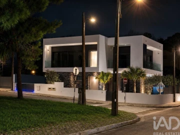 Moradia T3 para Venda em Charneca de Caparica e Sobreda