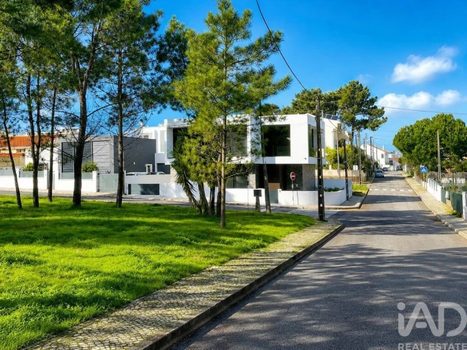 Moradia T3 para Venda em Charneca de Caparica e Sobreda Foto 6
