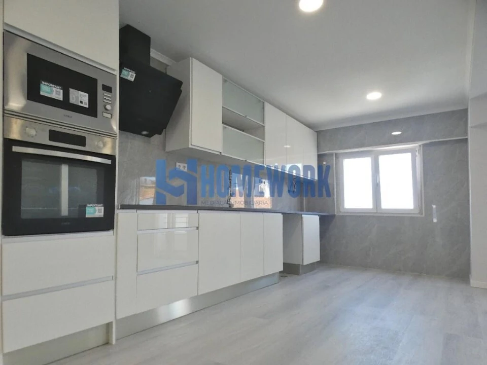 Apartamento T4 para Venda em Amora Foto 9