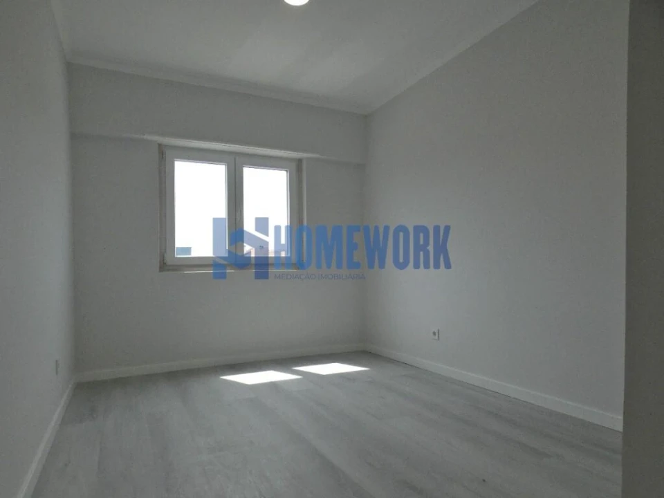 Apartamento T4 para Venda em Amora Foto 24