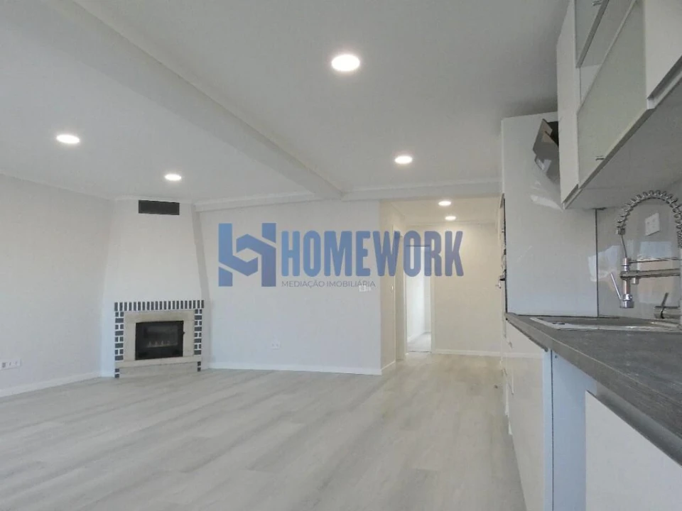 Apartamento T4 para Venda em Amora Foto 11