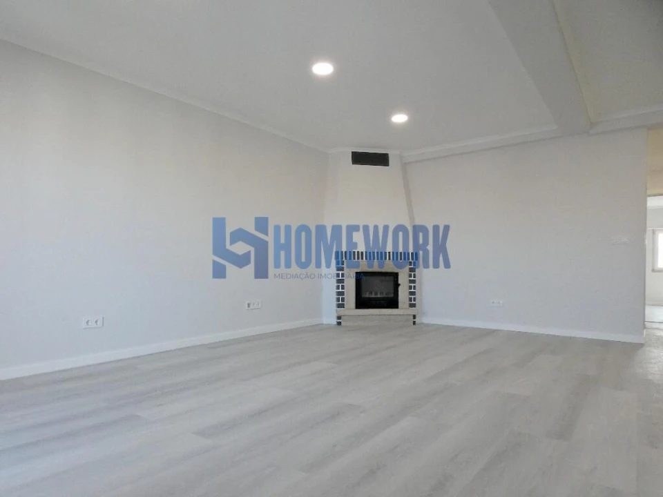 Apartamento T4 para Venda em Amora Foto 10