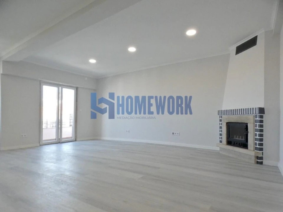 Apartamento T4 para Venda em Amora Foto 6