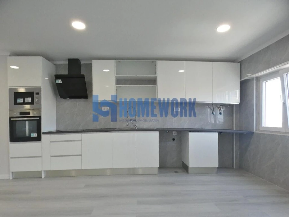 Apartamento T4 para Venda em Amora Foto 1