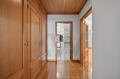Apartamento T3 para Venda em Oeiras e São Julião da Barra, Paço de Arcos e Caxias