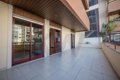 Apartamento T3 para Venda em Oeiras e São Julião da Barra, Paço de Arcos e Caxias