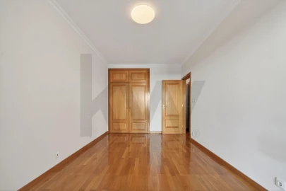 Apartamento T3 para Venda em Oeiras e São Julião da Barra, Paço de Arcos e Caxias