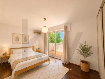 Apartamento T5 para Venda em Carcavelos e Parede