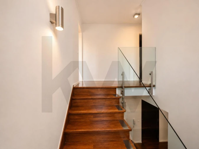 Apartamento T5 para Venda em Carcavelos e Parede Foto 17