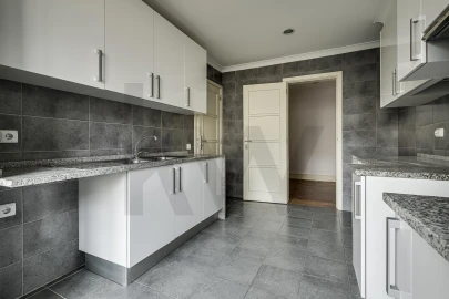 Apartamento T3 para Arrendamento em Avenidas Novas