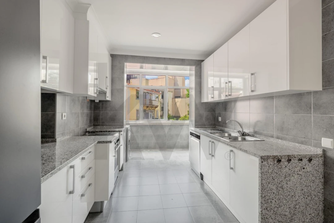 Apartamento T3 para Arrendamento em Avenidas Novas Foto 17