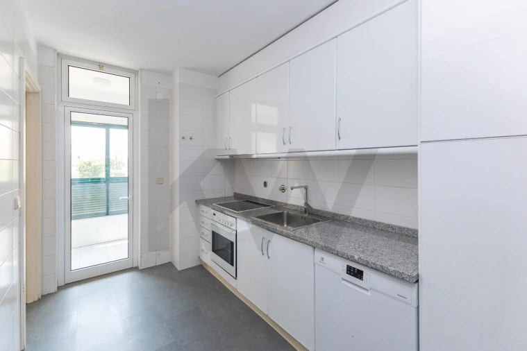 Apartamento T1 para Arrendamento em Ramalde Foto 4