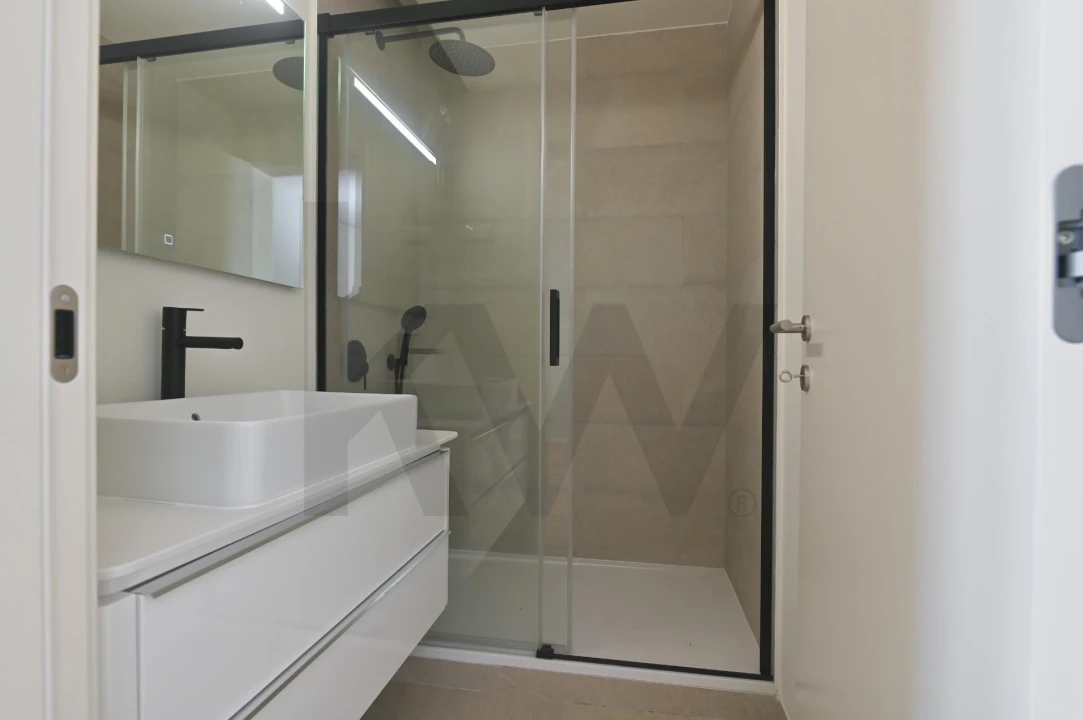 Apartamento T3 para Arrendamento em Santo António Foto 25