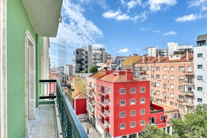Apartamento T3 para Arrendamento em Santo António