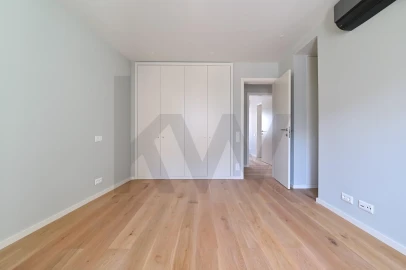 Apartamento T3 para Arrendamento em Santo António