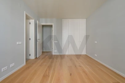 Apartamento T3 para Arrendamento em Santo António
