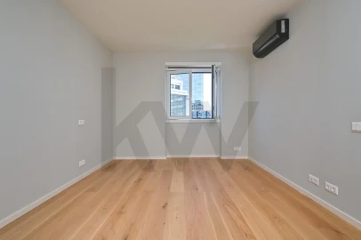 Apartamento T3 para Arrendamento em Santo António