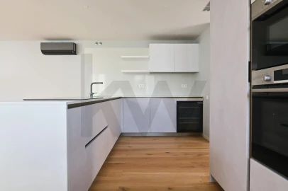 Apartamento T3 para Arrendamento em Santo António