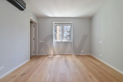 Apartamento T3 para Arrendamento em Santo António